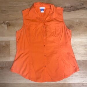 Columbia Sleeveless Button Down w 2 Front Pockets